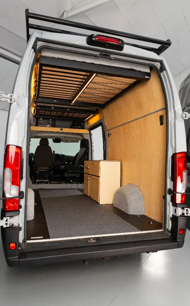 van7-längs-stockbett-camper.png1.webp