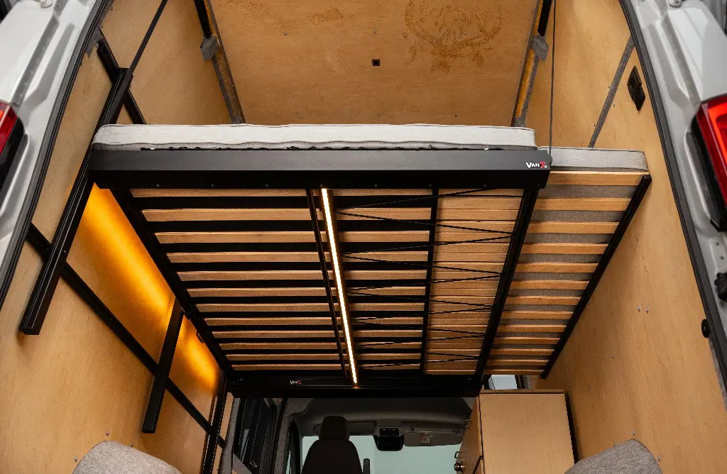 van7-längs-stockbett-camper.png10.webp